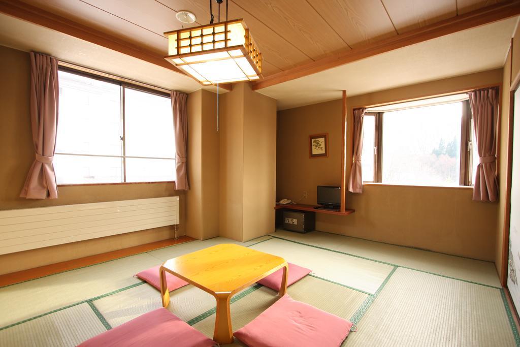 יאמנוצ'י Hotel Chalet Ryuo מראה חיצוני תמונה